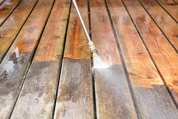 Best Pool Deck Cleaning  in Navarre, OH